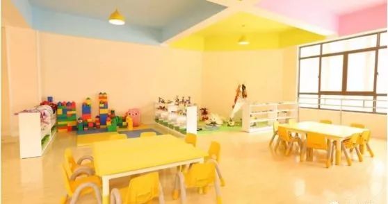 幼儿来园离园卡通图片_二期起势宣传推广语_幼儿园招生宣传语